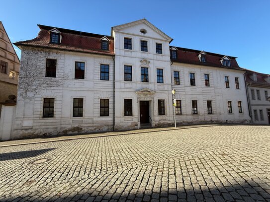 Altbaucharme in Merseburg - Dreiraumwohnung mit Einbauküche