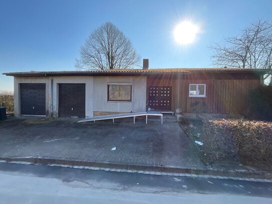 Wohnen auf einer Ebene, Bungalow mit Garagen in Brakel-Gehrden