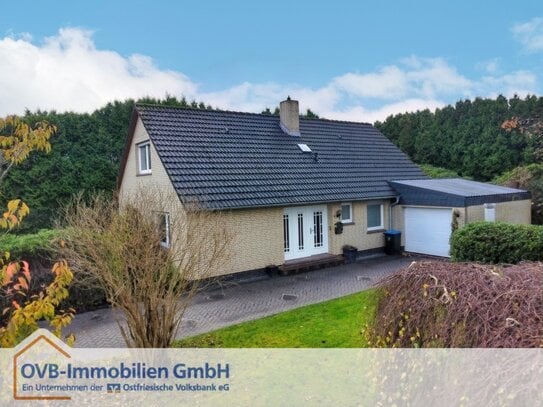 Einfamilienhaus mit Garage und großzügigem Grundstück