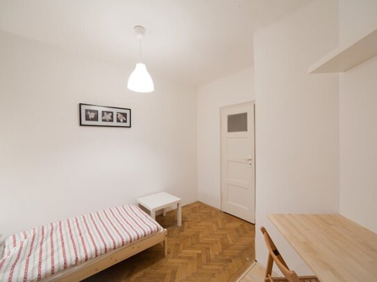 Schönes Zimmer in Co-Living-Apartment in München