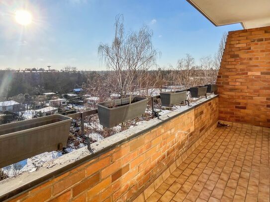 Bezugsfrei: Helle 2-Zimmer-Wohnung mit Balkon und Weitblick zum Teltowkanal in Berlin-Tempelhof