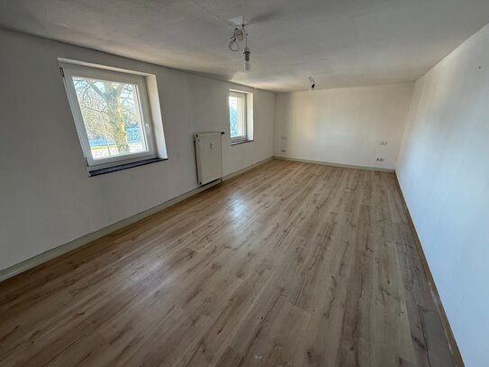 **"Geräumige 5-Zimmer-Wohnung mit Wintergarten und Innenhof in Hückelhoven - Haustiere erlaubt!"**