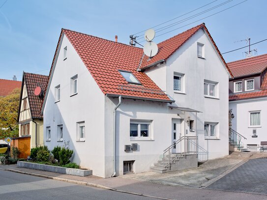 Modernisiertes Zweifamilienhaus in Remshalden ++