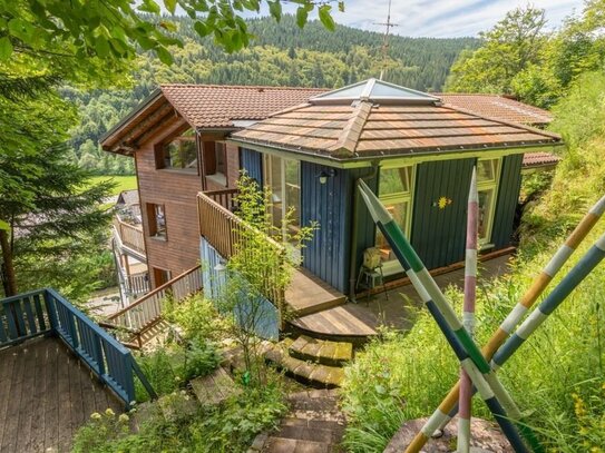 RARITÄT - Traumhafte DG-Wohnung in naturnaher Lage mit Domblick sowie Garten und Doppel-Garage