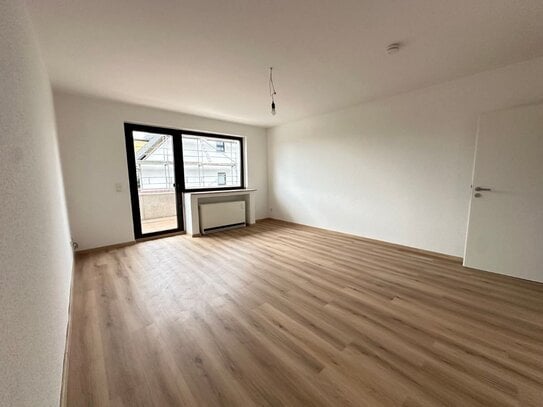 Mit Balkon! Kernsaniert! Tolle 3,5-Zimmer-Wohnung in Höntrop zu vermieten.