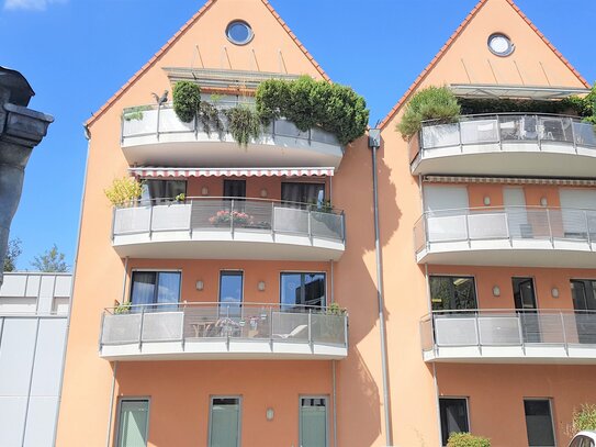 Moderne Maisonette-Wohnung mit Einbauküche, Aufzug und Tiefgaragenstellplatz direkt im Zentrum in 92318 Neumarkt