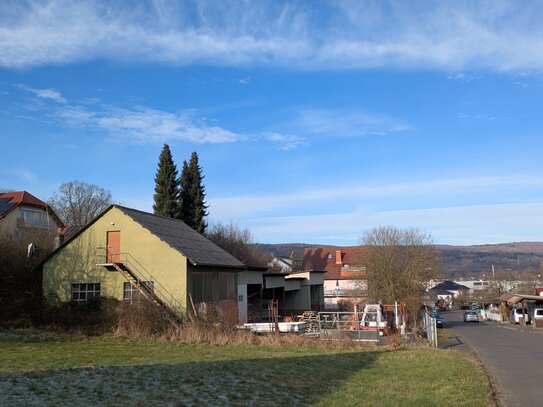 Grundstück im Mischgewerbe mit Werkstatt, Garage und Stellplätzen