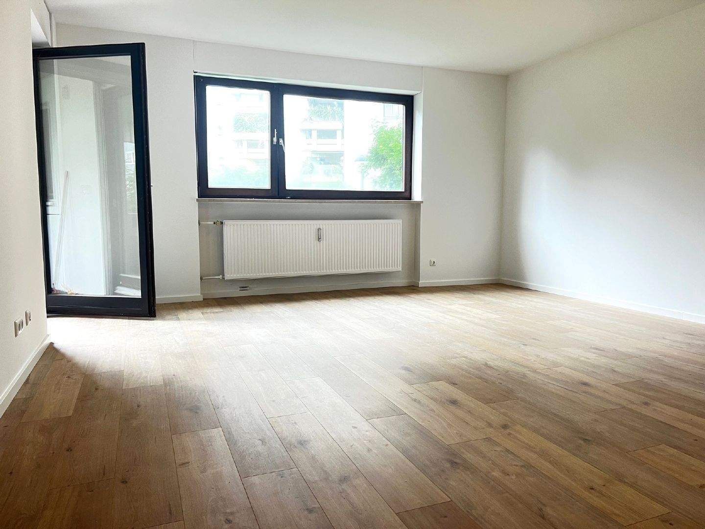 MAIER - Sofort verfügbar! Großzügige 2-Zi-Wohnung mit EBK und Westbalkon!
