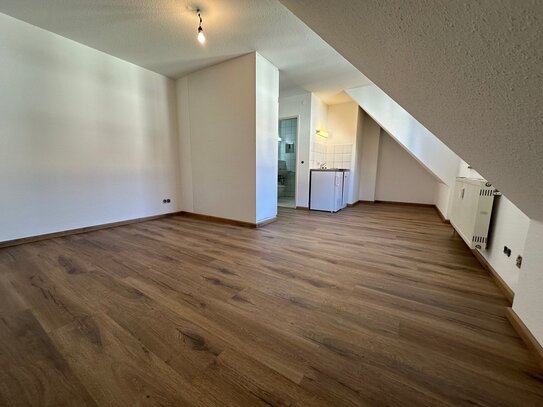 **FRISCH RENOVIERTES STUDENTEN-APPARTEMENT!!**