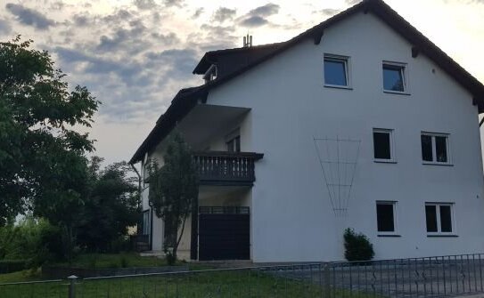 Suchen ruhige Mieter für eine 3 Zimmer-Dachgeschosswohnung 75 m² - ab sofort bezugsfähig