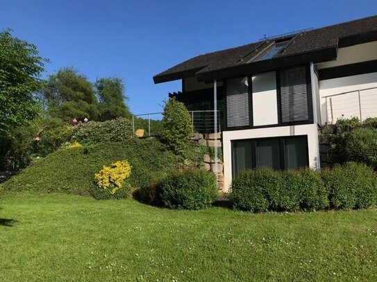 Glas-Fachwerk-Haus in Wald- und Wiesenrandlage