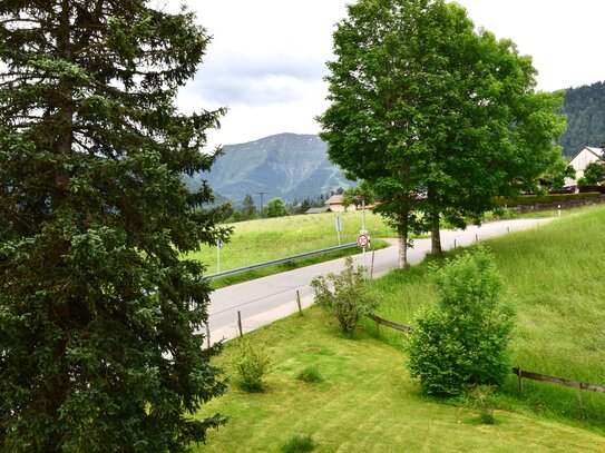 Moderne 2,5 Zimmer Wohnung mit freiem Bergblick auf den Hochgrat in Oberstaufen - Steibis als Erst oder Zweitwohnsitz z…