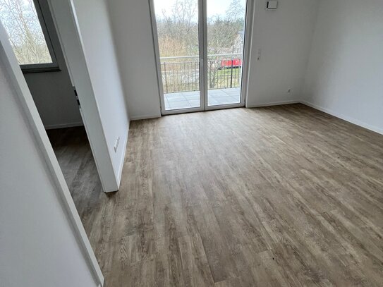 2-Zimmer Wohnung (Nachmiete) unbefristet inkl. neuer EBK + FBH + großem Balkon