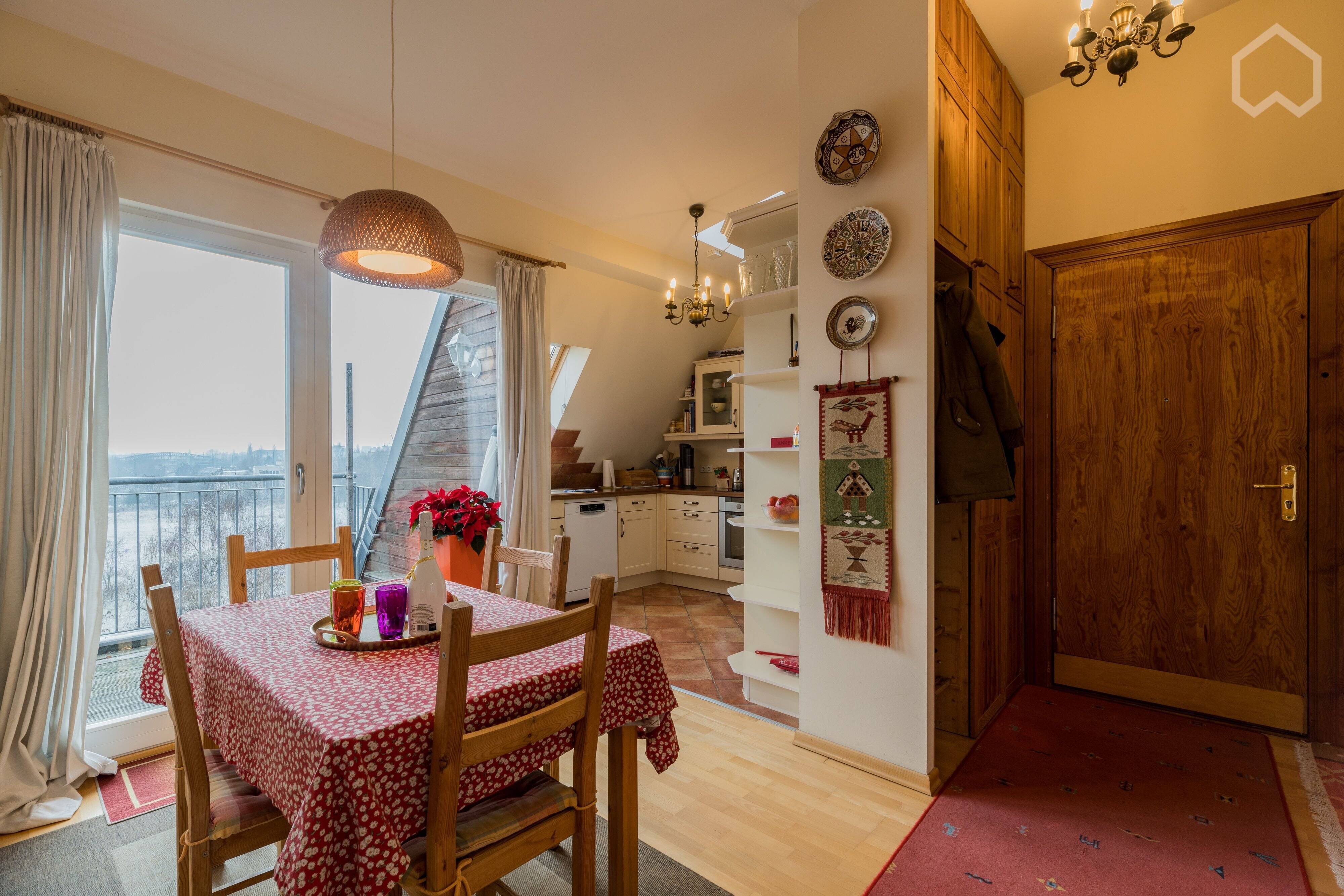 Schöne Aussicht und grosse Terrasse, geräumige Zimmer - Foto 1