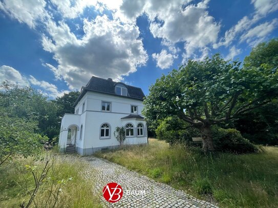 Klassische Villa mit traumhaftem Blick über die Felder bis hin zum Rhein