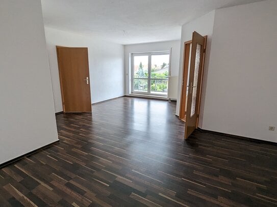 +++NEU+Schicke 2-R. Whg. +Tolles Wohnzimmer m. Balkon+Bad m. Wanne und Dusche!+++