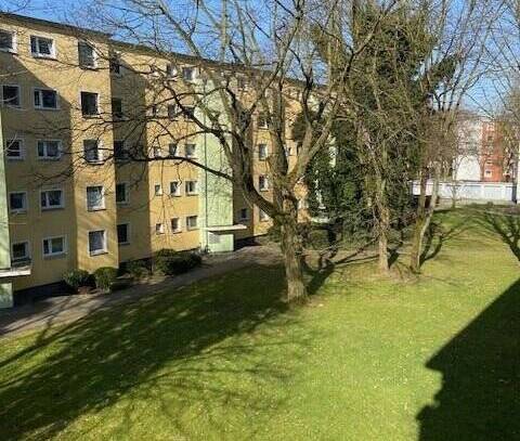 Helle, sehr gut geschnittene Wohnung mit Balkon