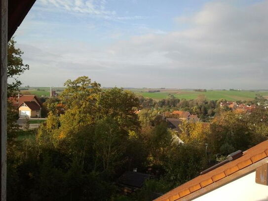 Ruhige, sonnige 4-Zi-ETW mit Blick ins Grüne und sep. Home-Office-Raum - PROVISIONSFREI!