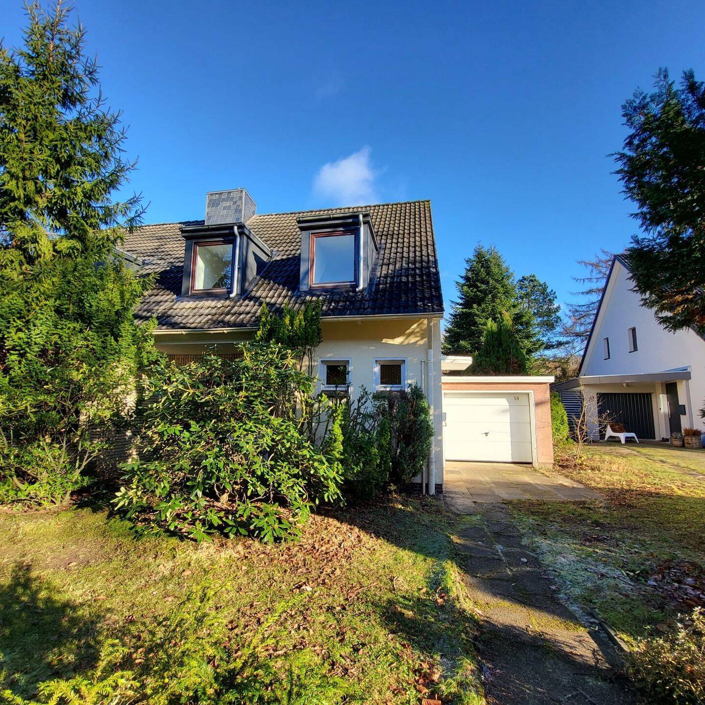 Doppelhaushälfte in Hamburg-Sasel: Wohnen mit Garten in einer Sackgasse am Naturschutzgebiet