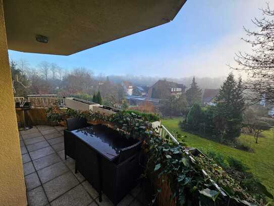 Gut geschnittene 3,5-Zimmer-Wohnung mit großem Süd-Balkon und Fernblick, inkl. Stellplatz