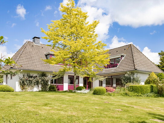 Gepflegtes Einfamilienhaus mit parkähnlichem Garten