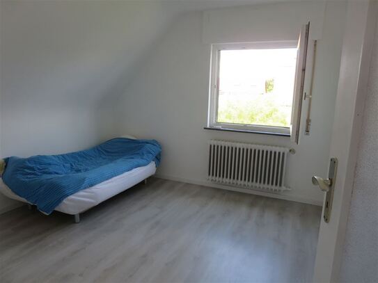 Gemütliche 3-Zimmer-Wohnung im DG eines 2-FH