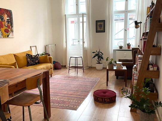 Helle superzentrale 2 Zimmer Altbauwohnung im 1. OG Vorderhaus, EBK, Balkon, unmittelbar an U-Bahn Amrumer Str.