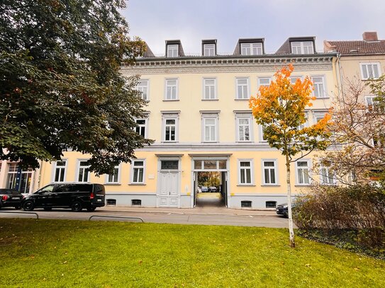 In Erfurter Altstadt, 3 Raum Wohnung in bester Lage mit Balkon und Stellplatz.