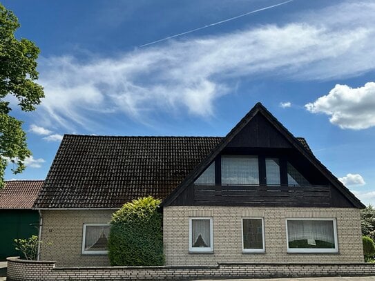 Geräumiges Wohnhaus mit Nebengebäude auf großem Areal!