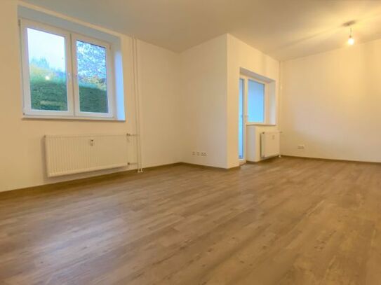 *** Riskieren Sie einen Blick! Attraktive EG-Wohnung mit Loggia in Schlossparknähe! ***