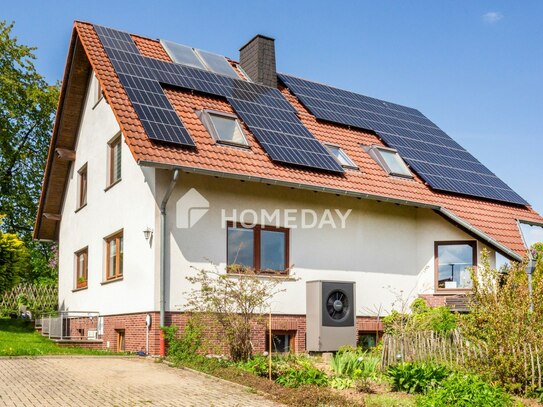 Mehrgenerationenhaus auf großem Grundstück, Terrasse, Garten und Stellplätzen