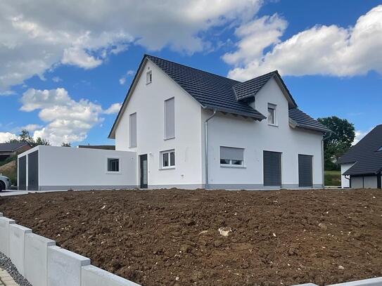 Hochwertiges Einfamilienhaus, Neubau BJ 2024, in Thumhausen. Einfach einziehen und wohlfühlen