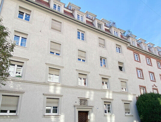 Möblierte 3-Zimmer-Hochparterre-Wohnung mit Balkon in München-Laim