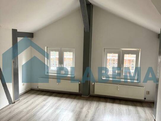 Moderne 2-Zimmer-Wohnung mit Einbauküche und Tageslichtbad mit Wanne in zentraler Innenstadtlage