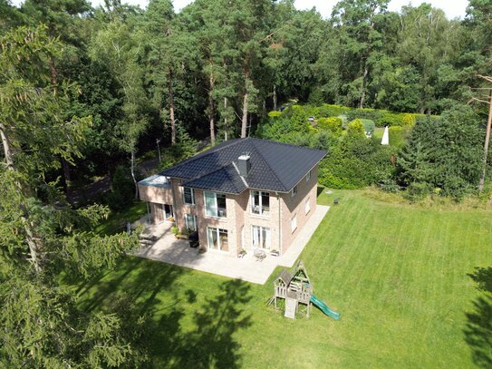 Zweigeschossige Stadtvilla in ruhiger grüner Lage zwischen Wald und Pferdewiesen