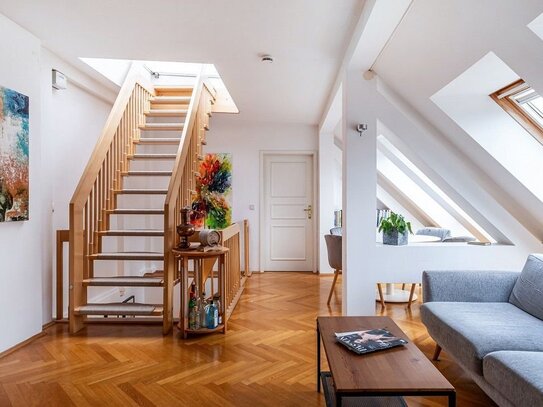 Ruhige gelegene Dachgeschoss-Maisonette mit Aufdachterrasse und 360-Grad-Blick im Helmholtzkiez