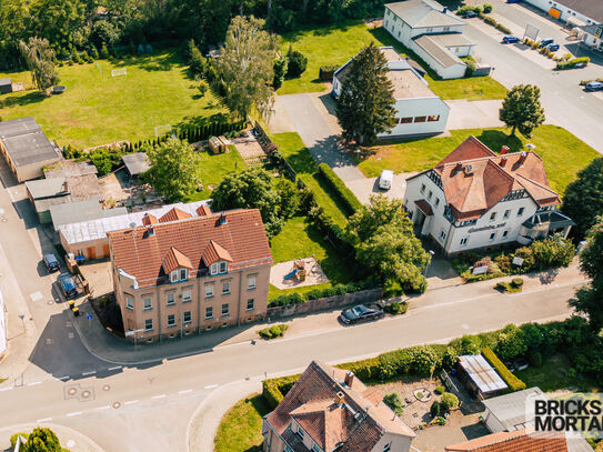 Dreifamilienhaus mit großzügigem Garten, vielseitigem Wohnkomfort und attraktivem Ausbaupotenzial