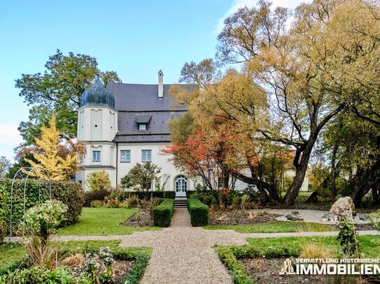 Saniertes Renaissanceschloss im Naturpark Altmühltal