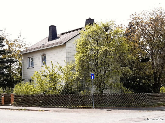 Charmantes Zweifamilienhaus mit Entwicklungspotential in Schwarzenbach/Saale