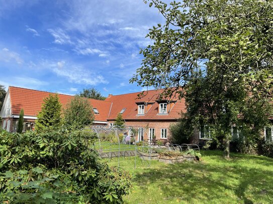 Vermietetes Mehrfamilienhaus mit 4 Wohnungen und viel Platz in der Tenne in Bokelholm