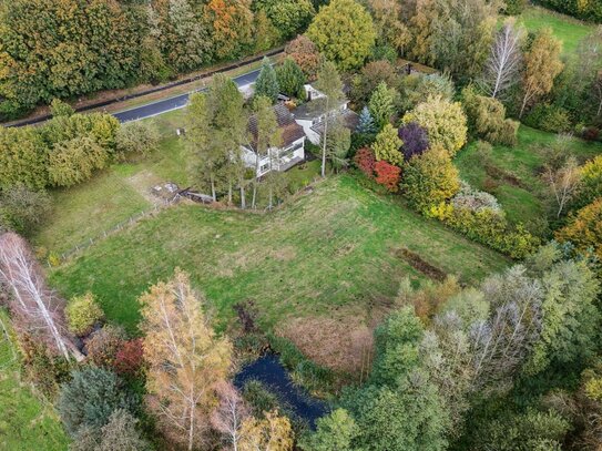 Zwei Häuser auf ca. 7.600 m² Grundstück - Ideal für Mehrgenerationen in naturnaher Lage