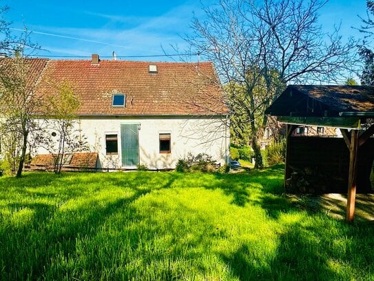 **Sanierungsobjekt mit Charme: Einfamilienhaus mit großem Garten**