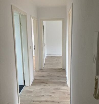 3 Zimmer mit EBK u. frisch Renoviert im Centrum zum 1.12.