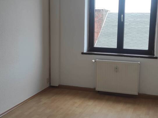 Helle 2-Raum Erdgeschoss Wohnung mit frisch saniertem Bad