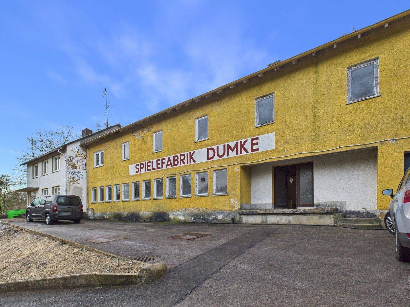 MFH mit 4 Wohneinheiten - Teilvermietet und Ausbaureserve!