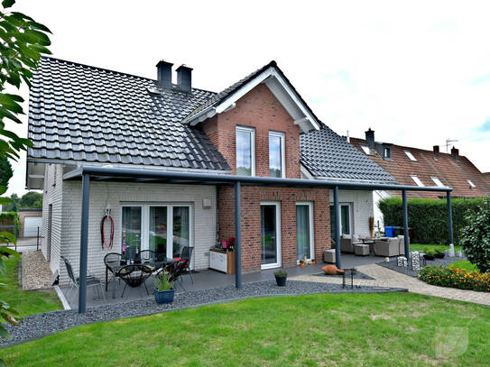 Attraktive Doppelhaushälfte mit zwei Wohneinheiten - Ihr neues Zuhause in Gladbeck