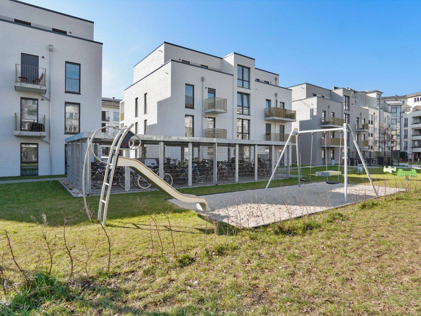 Helle 4 Zimmer Wohnung mit Balkon in Französisch Buchholz - Foto 1