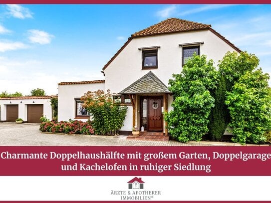 Charmante Doppelhaushälfte mit großem Garten, Doppelgarage und Kachelofen in ruhiger Siedlung