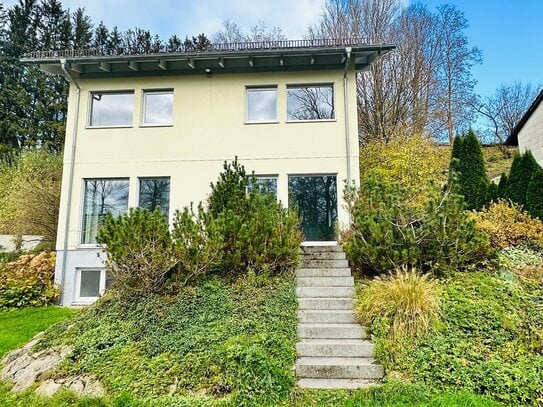 Modernes, nachhaltiges Haus mit fünf Zimmern und traumhaftem Garten