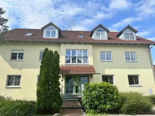 Perfekt für die Familie: Bald beziehbare schöne 4 Zi.-Wohnung mit Garten in kleiner Wohnanlage.